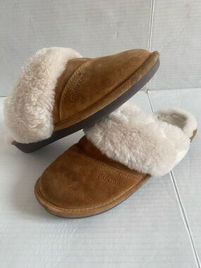 NUKNUUK ladies Sherpa lined clogs / Slippers in light brown/tan Size 9 Ladies